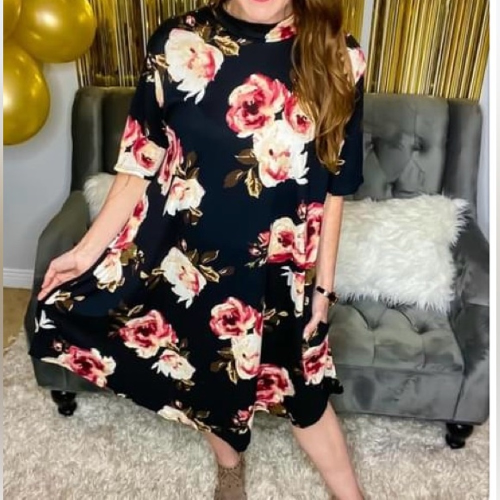 Plus Size : Floral Dress with Mock Neck Relaxed Fit